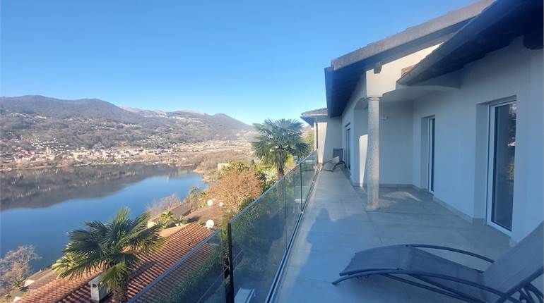 2473_Montagnola, rinnovato 4.5 locali vista lago