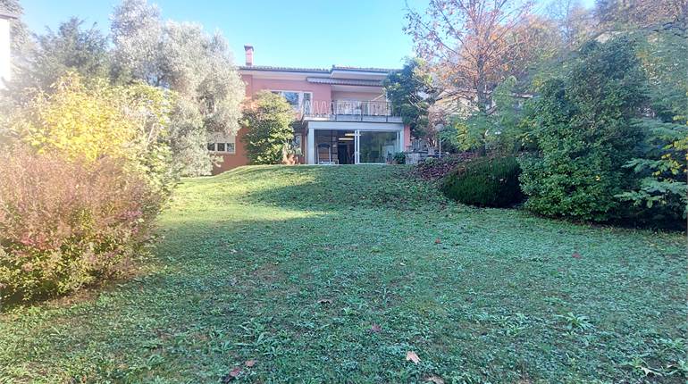 Montagnola, villa signorile 7.5 locali con terreno edificabile